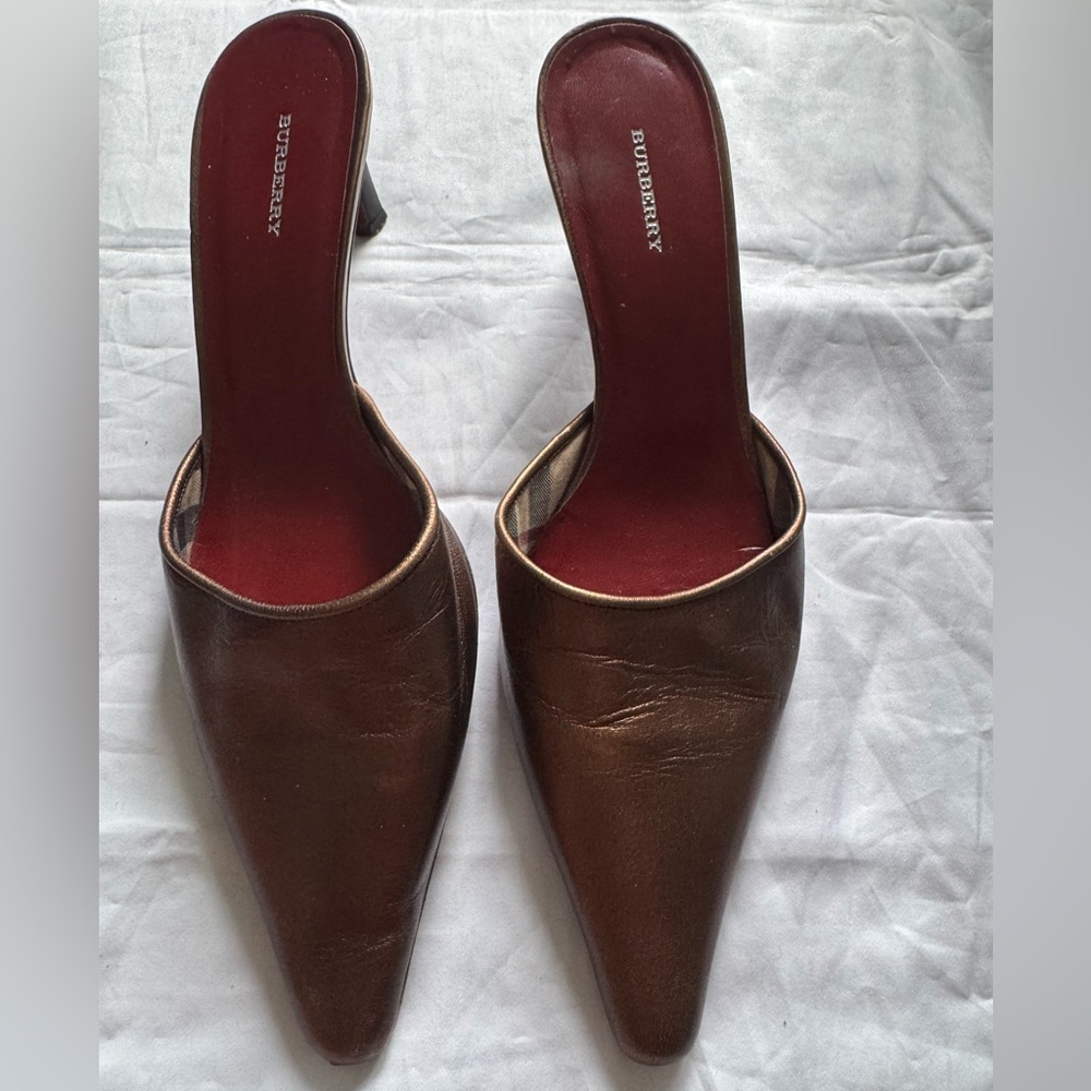 Burberry Red Leather Insole with Brown Edge